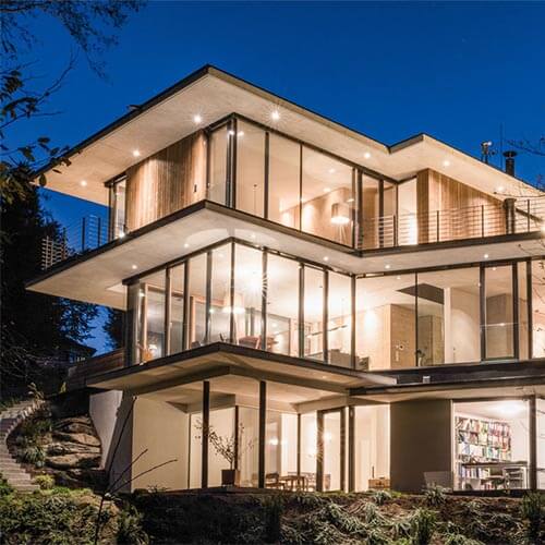 Foto Haus mit Hebeschiebetüren und festverglasten Rahmen