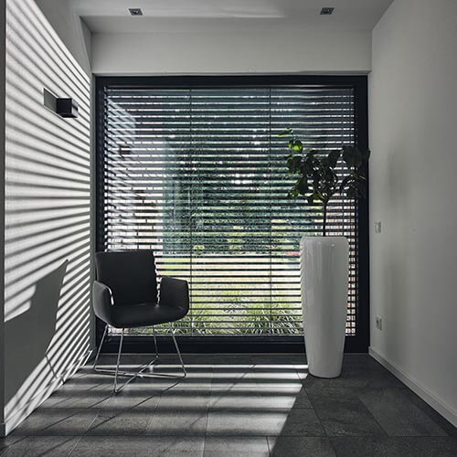 ROMA Raffstoren  – Tageslicht mit Außenjalousien lenken